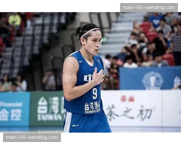 北京队陈盈骏场均12.2分4.9助攻 控场节奏把握精准 北京队陈盈骏场均12.2分4.9助攻 控场节奏把握精准