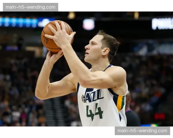 盖伊深圳新鹏城贡献1球2抢断，前锋防守积极性值得肯定